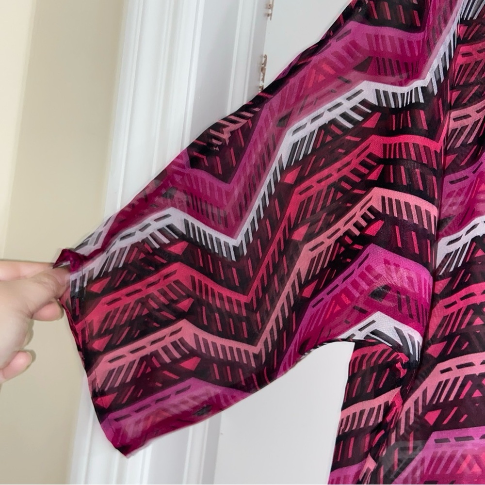 Chic Chevron Patterned Top - Picture 3 of 4